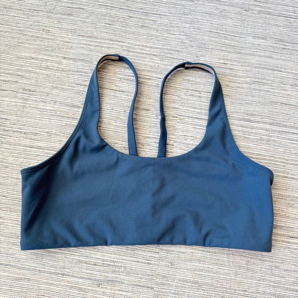 Vuori Yosemite Bra Size Medium in Slate Blue